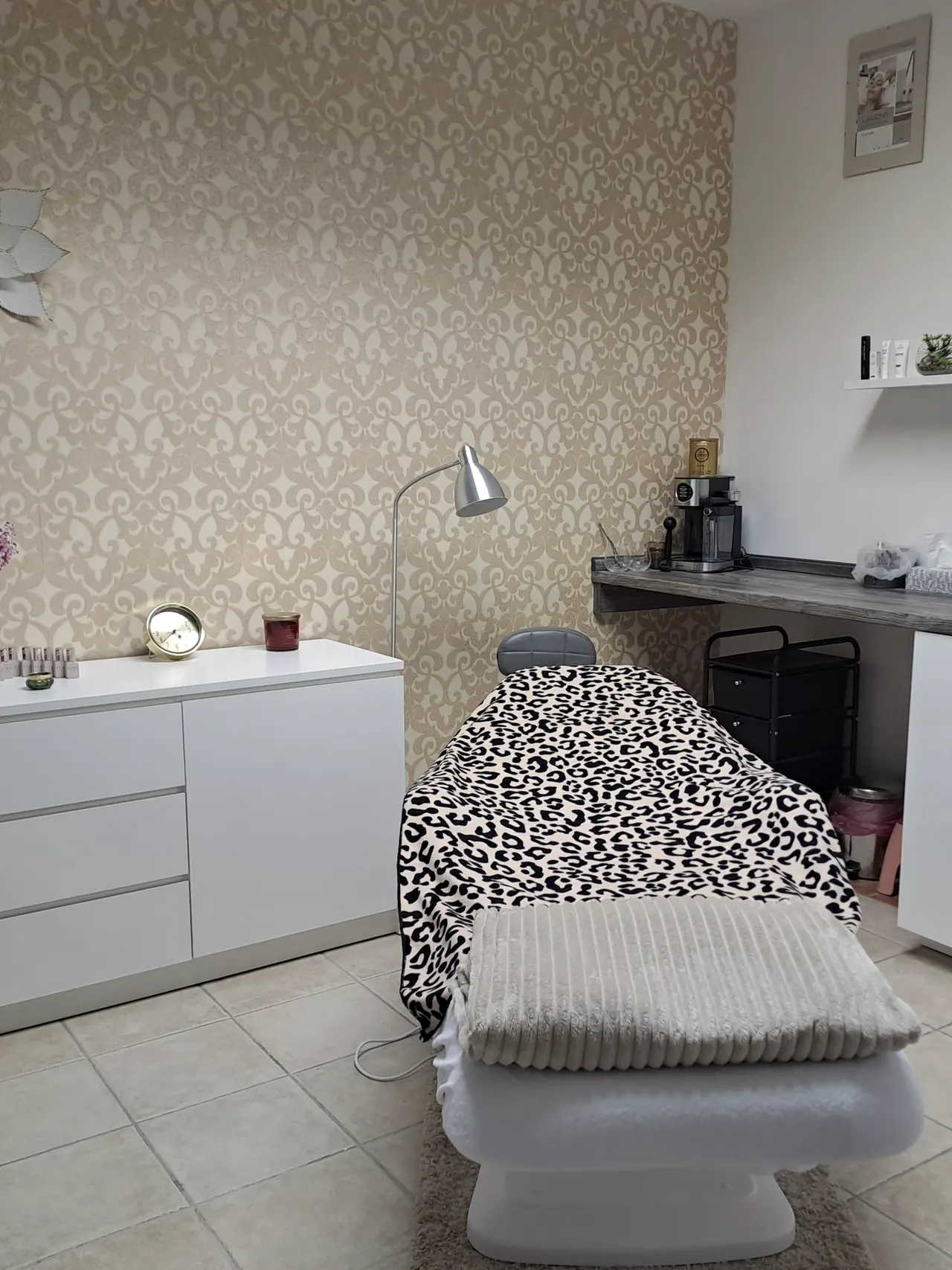 Kabina salonu s kosmetickým lehátkem
